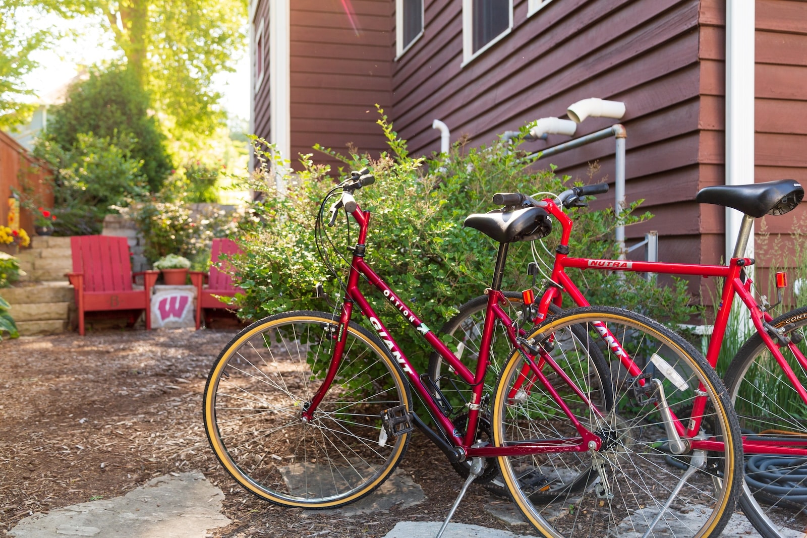Photo of the exterior of the Buckingham Inn, with two bikes ready for a trip on the nearby Madison bike trails